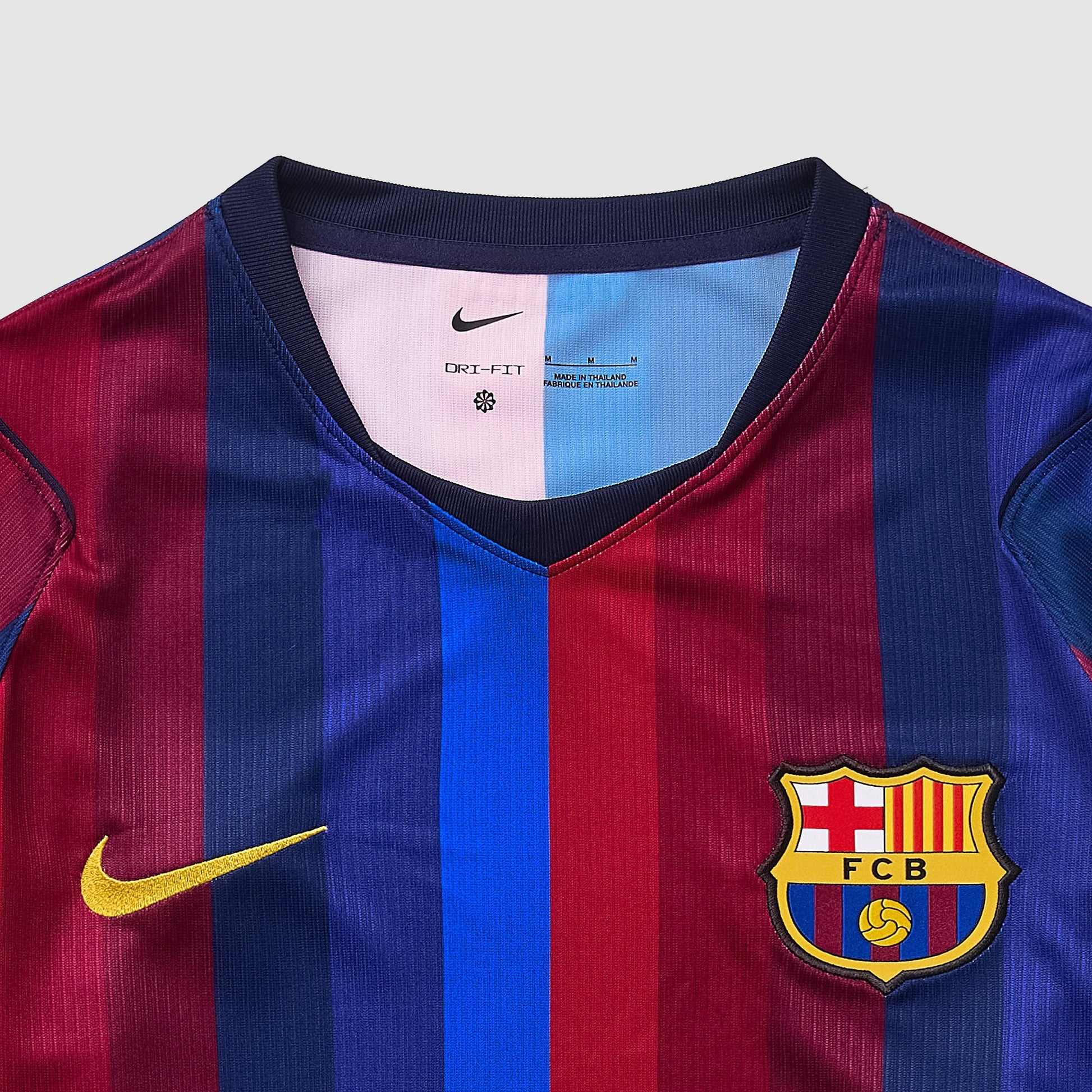 Barcelona 26/27 Home Women's Jersey - collar and crest detail