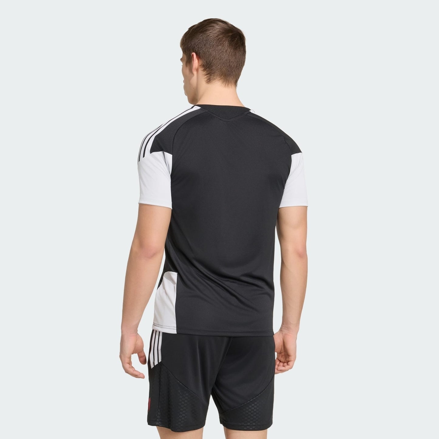 Liverpool 26/27 Training Jersey Black - worn by model back