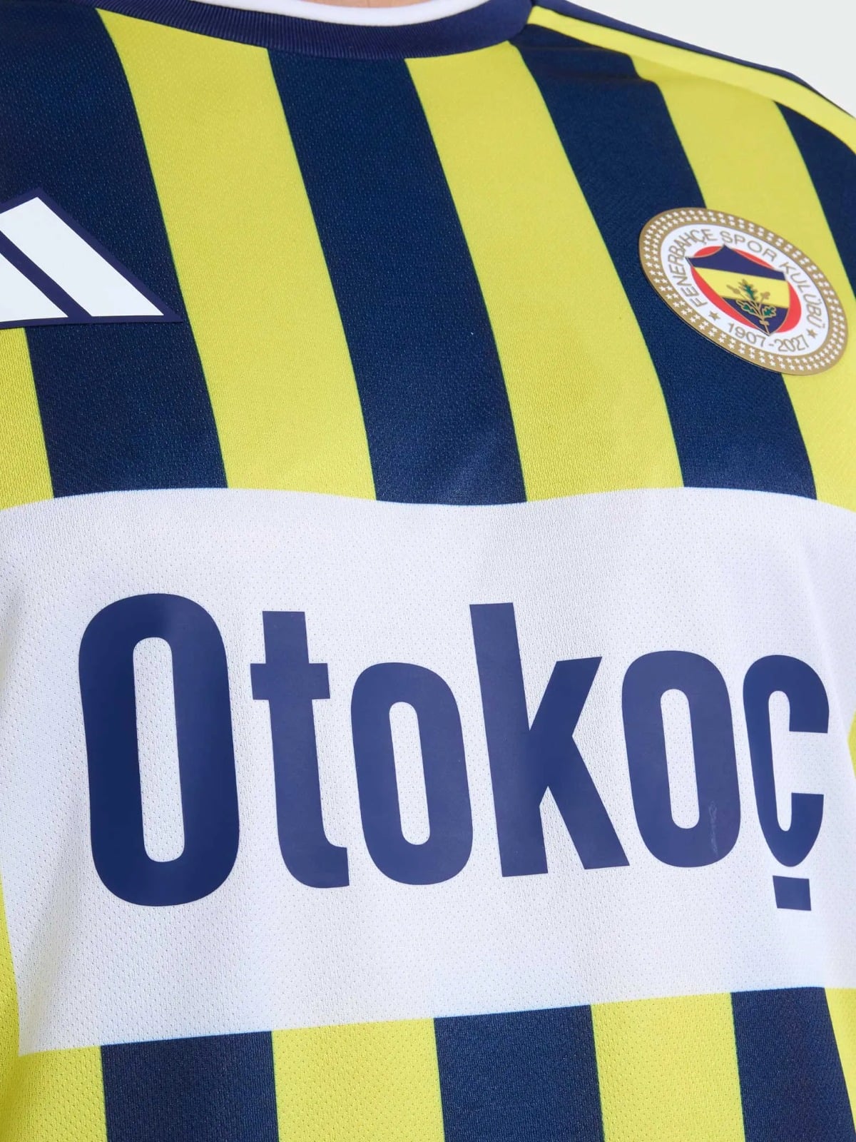 Fenerbahce 26/27 Home Jersey - crest and Otokoc sponsor detail