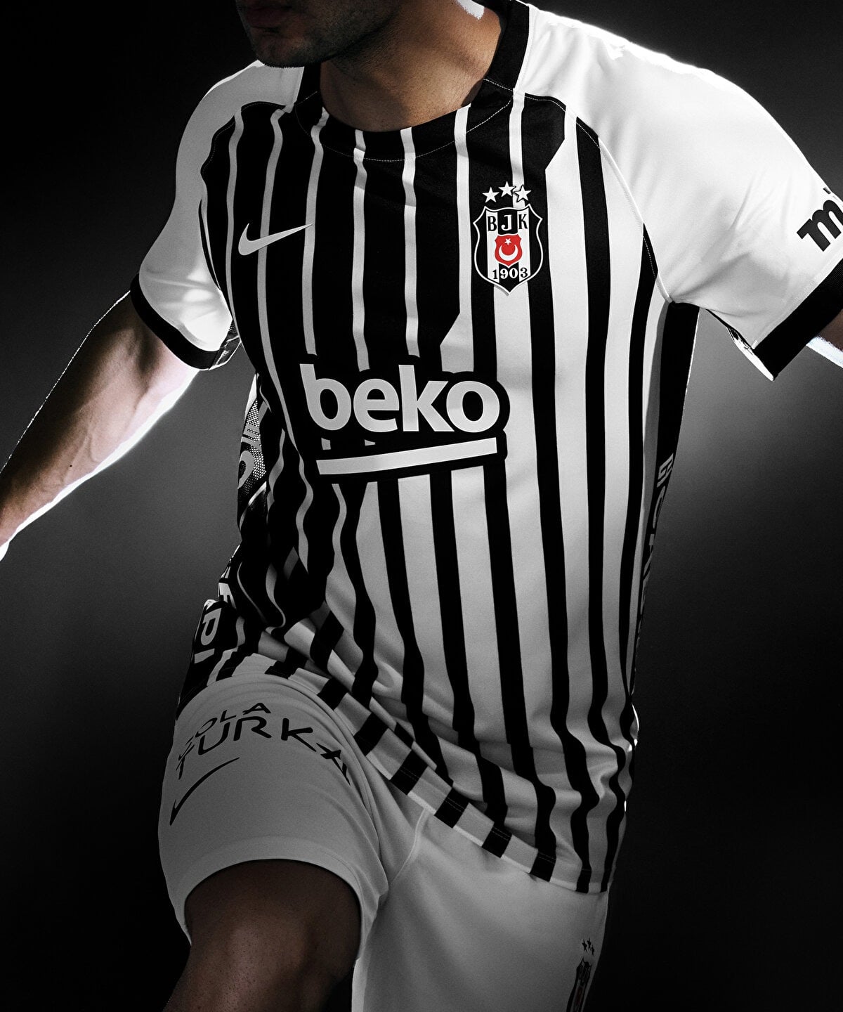 Besiktas 26/27 Away Jersey - crest and stripes close-up