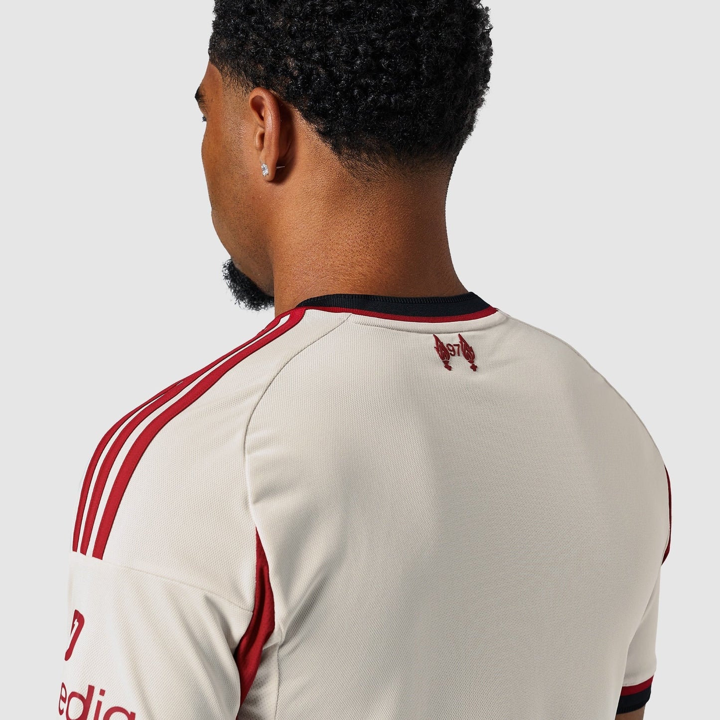 Liverpool 25/26 Away Jersey - shoulder and back neck detail