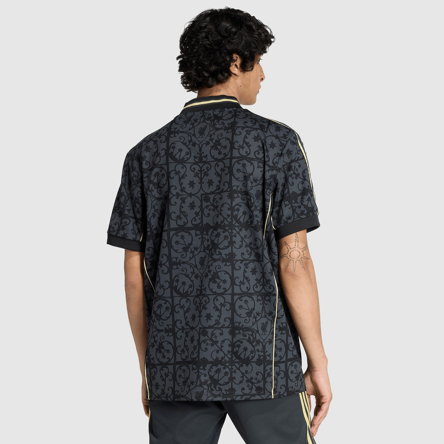 Liverpool 25/26 Lifestyler Jersey - worn by model back