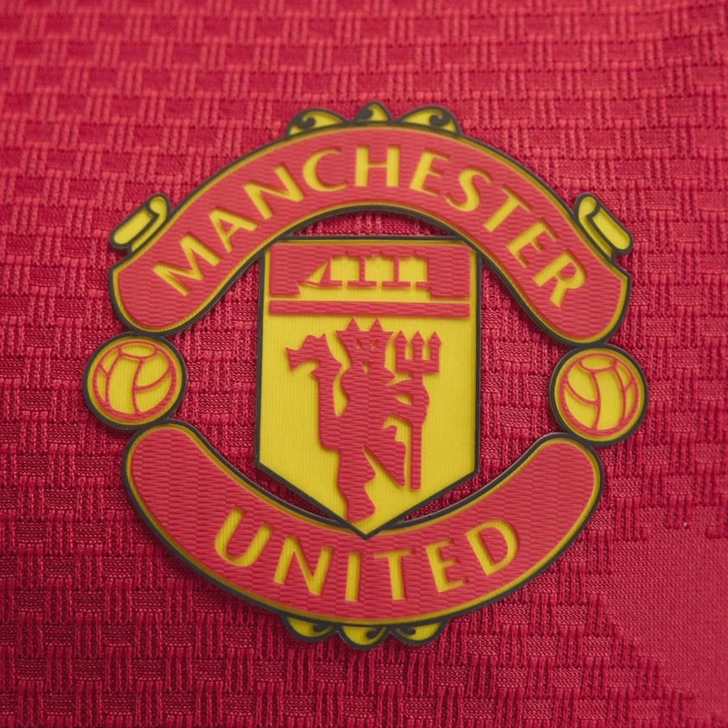 Manchester United 26/27 Home Player Jersey - crest detail