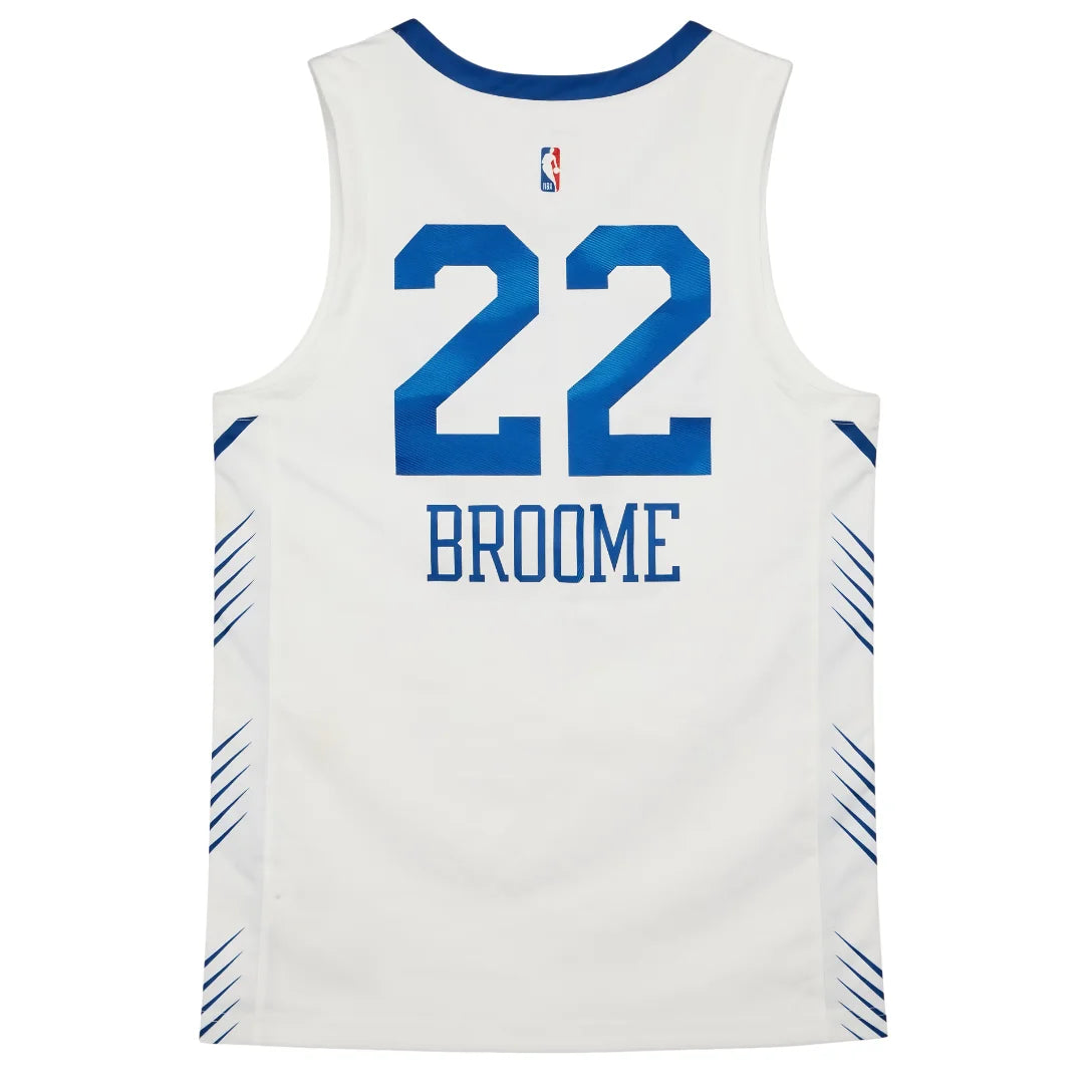 Camisa NBA Tyrese Maxey Philadelphia 76ers Unissex 23/24 - Azul Marinho - Edição City 