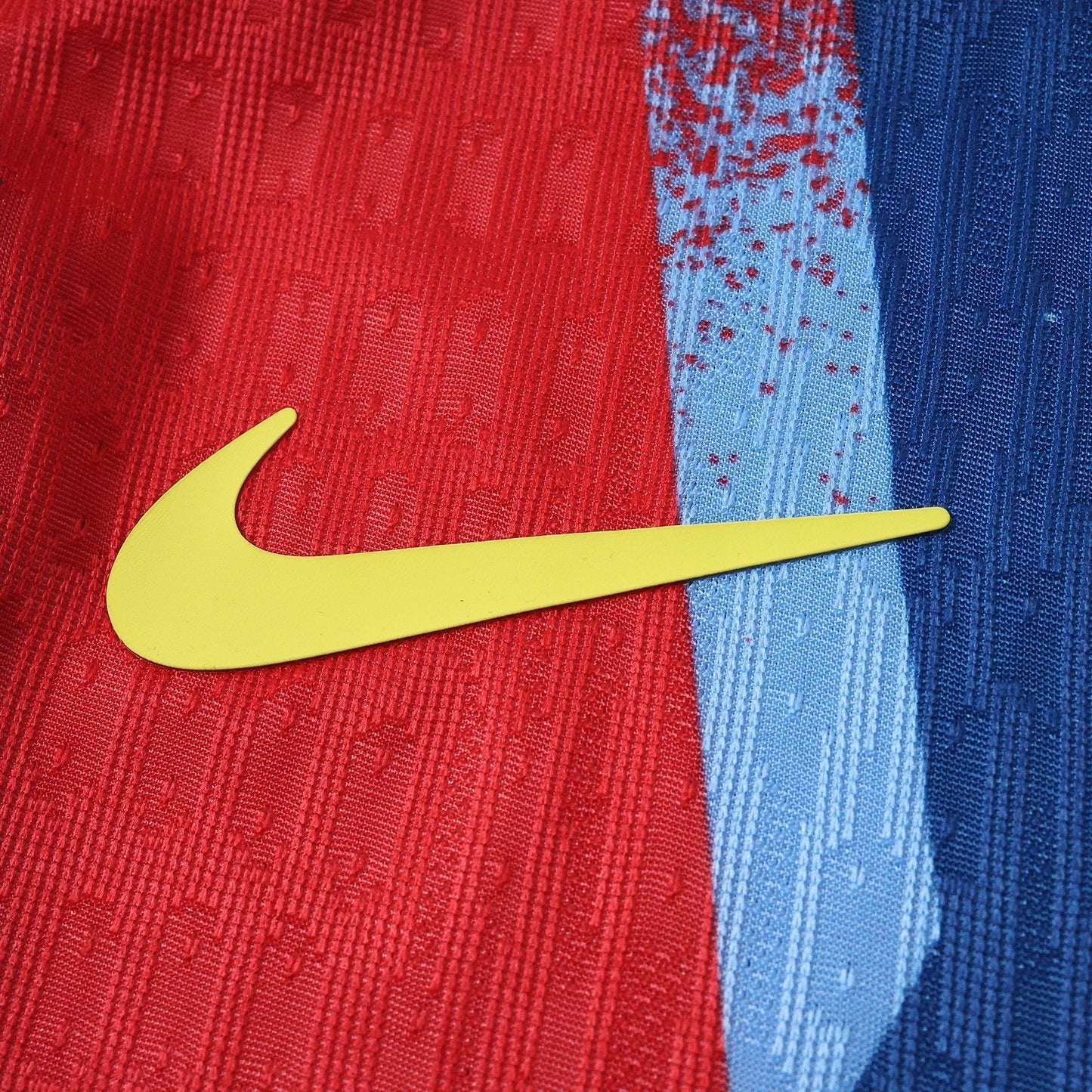 Barcelona 25/26 Fourth Player Jersey - crest detail