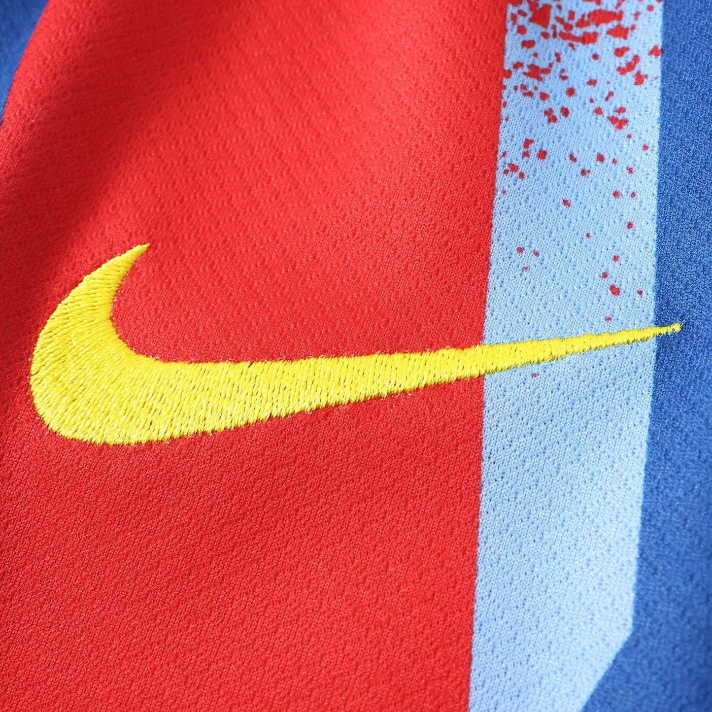 Barcelona 25/26 Fourth Jersey - crest detail