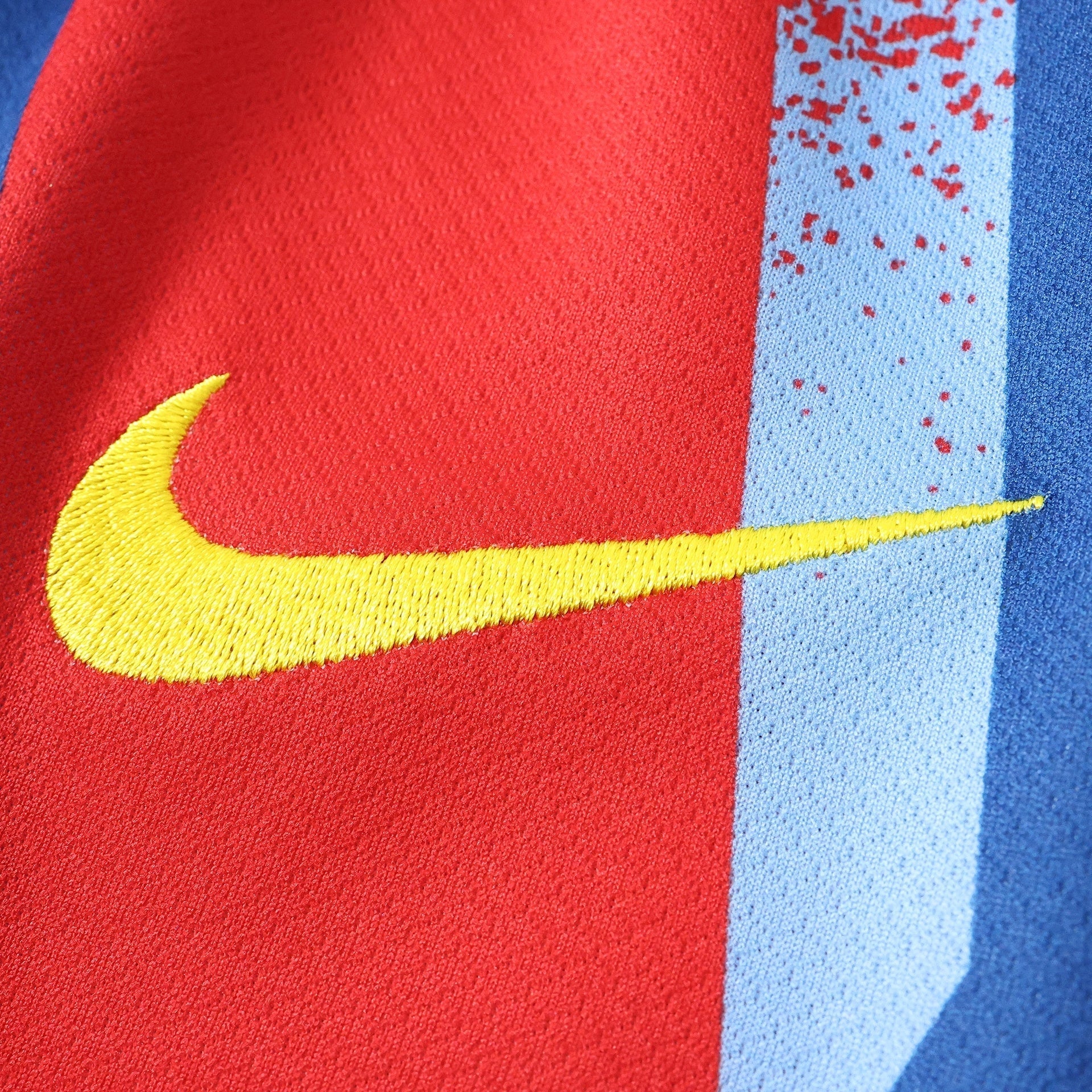 Barcelona 25/26 Fourth Jersey - crest detail