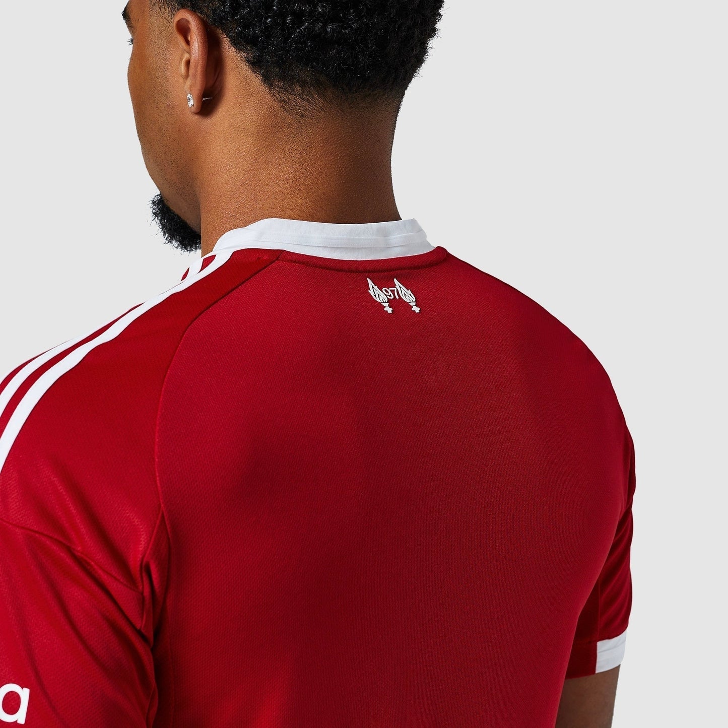 Liverpool 25/26 Home Jersey - collar and back neck detail