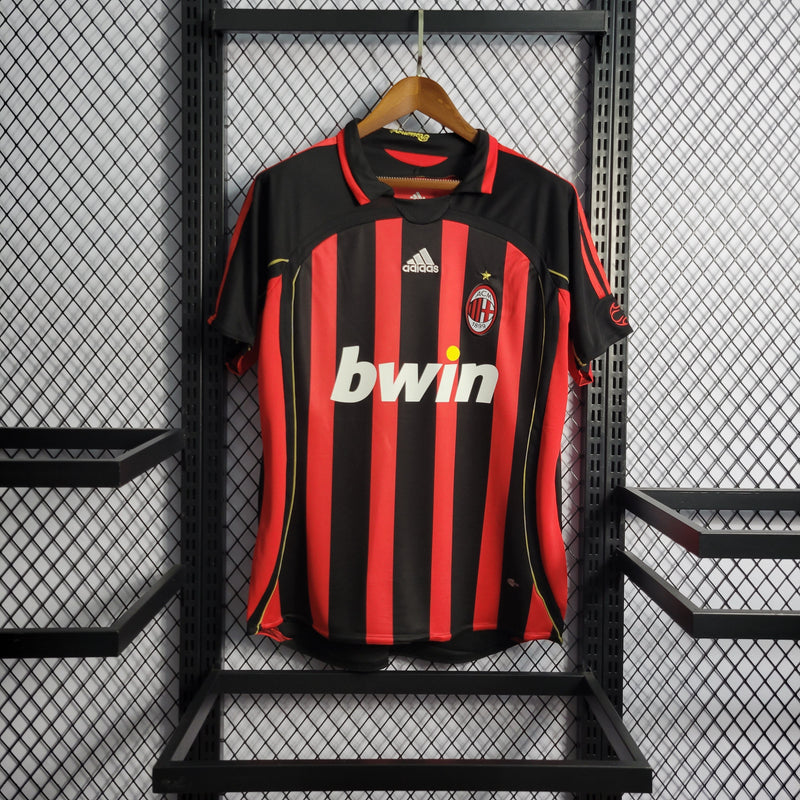 Imagem do produto Camisa Milan Titular 06/07 - Versão Retro com entrega para brasileiros no Reino Unido