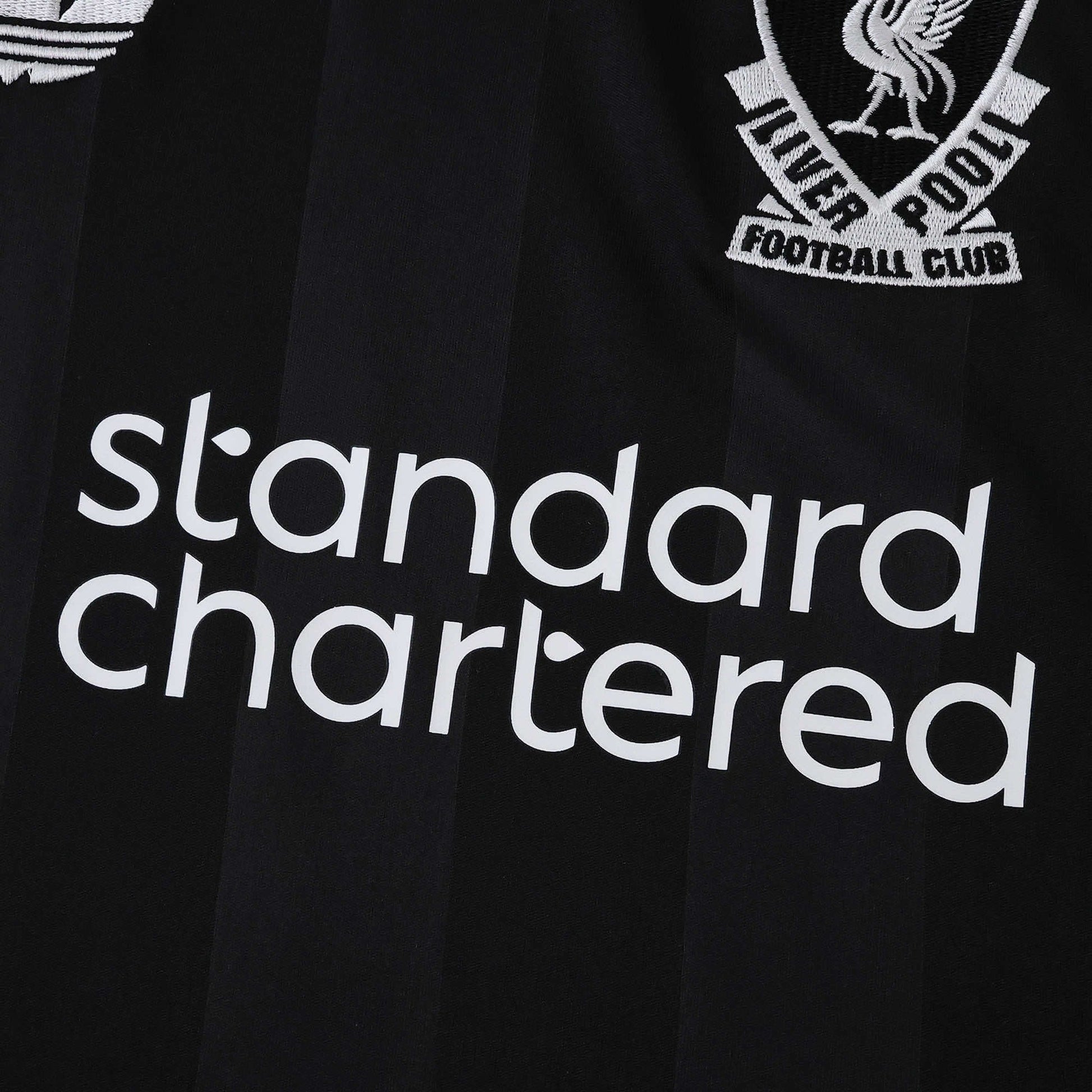 Liverpool 25/26 Goalkeeper Black Jersey - Standard Chartered sponsor detail