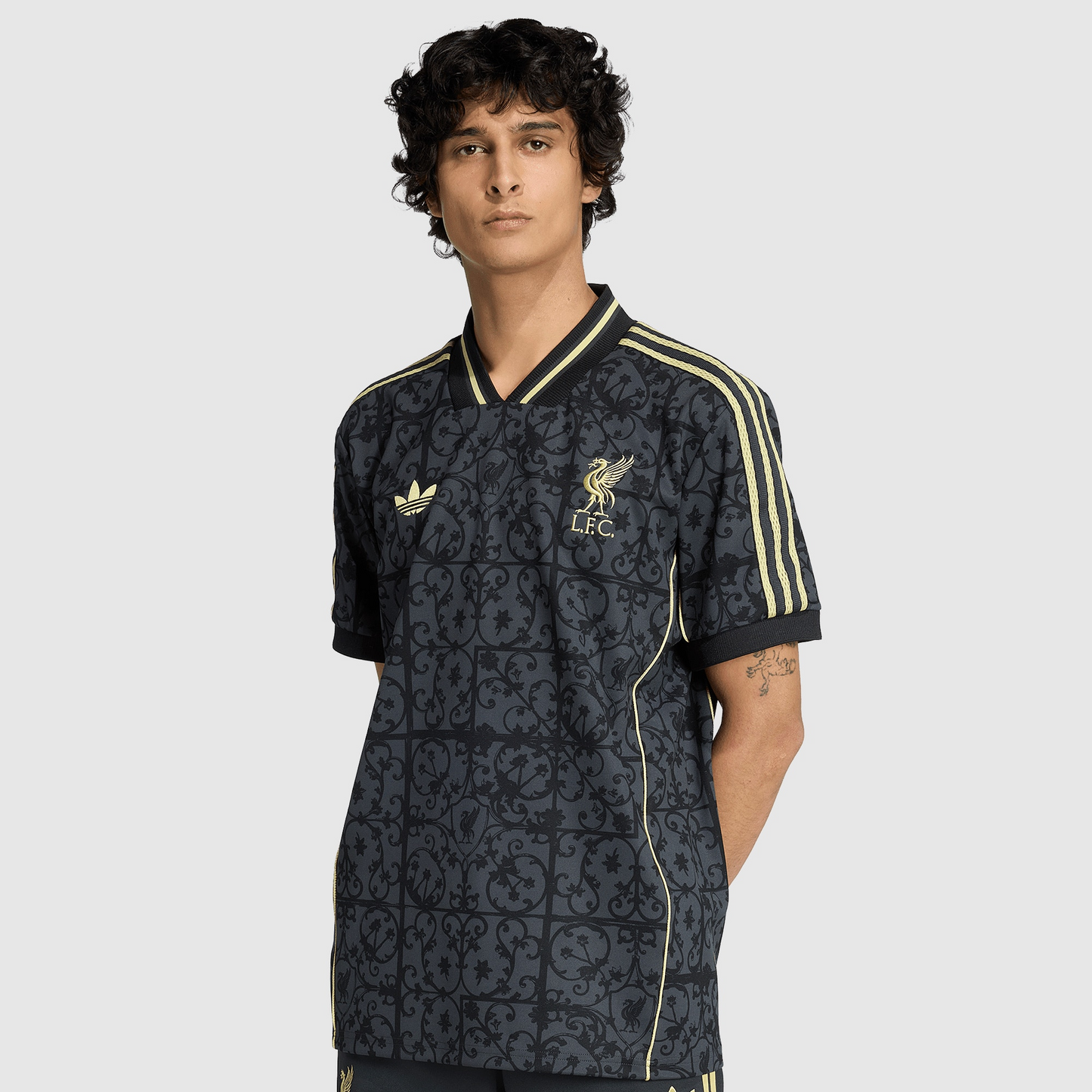 Liverpool 25/26 Lifestyler Jersey - worn by model front