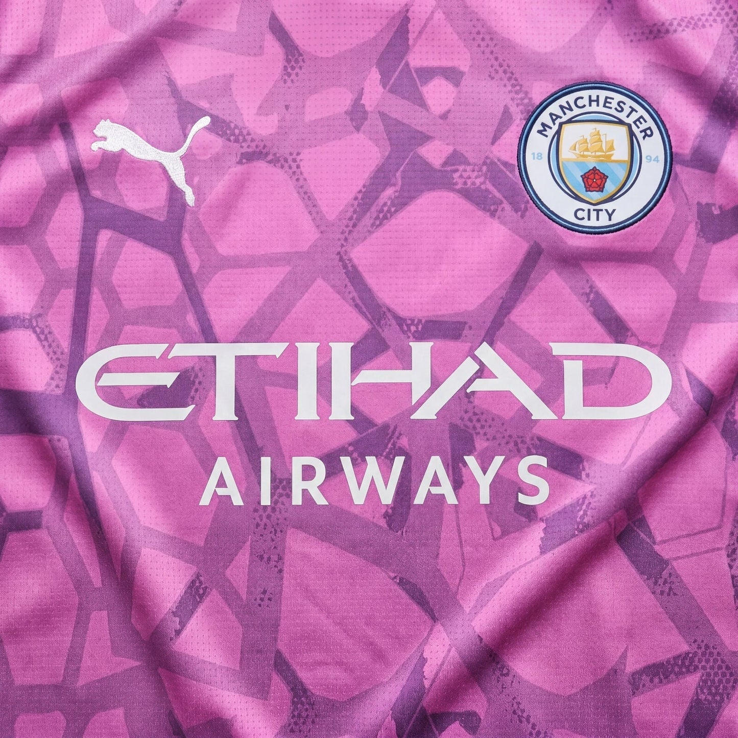 Manchester City 26/27 Goalkeeper Pink Jersey - crest and sponsor detail