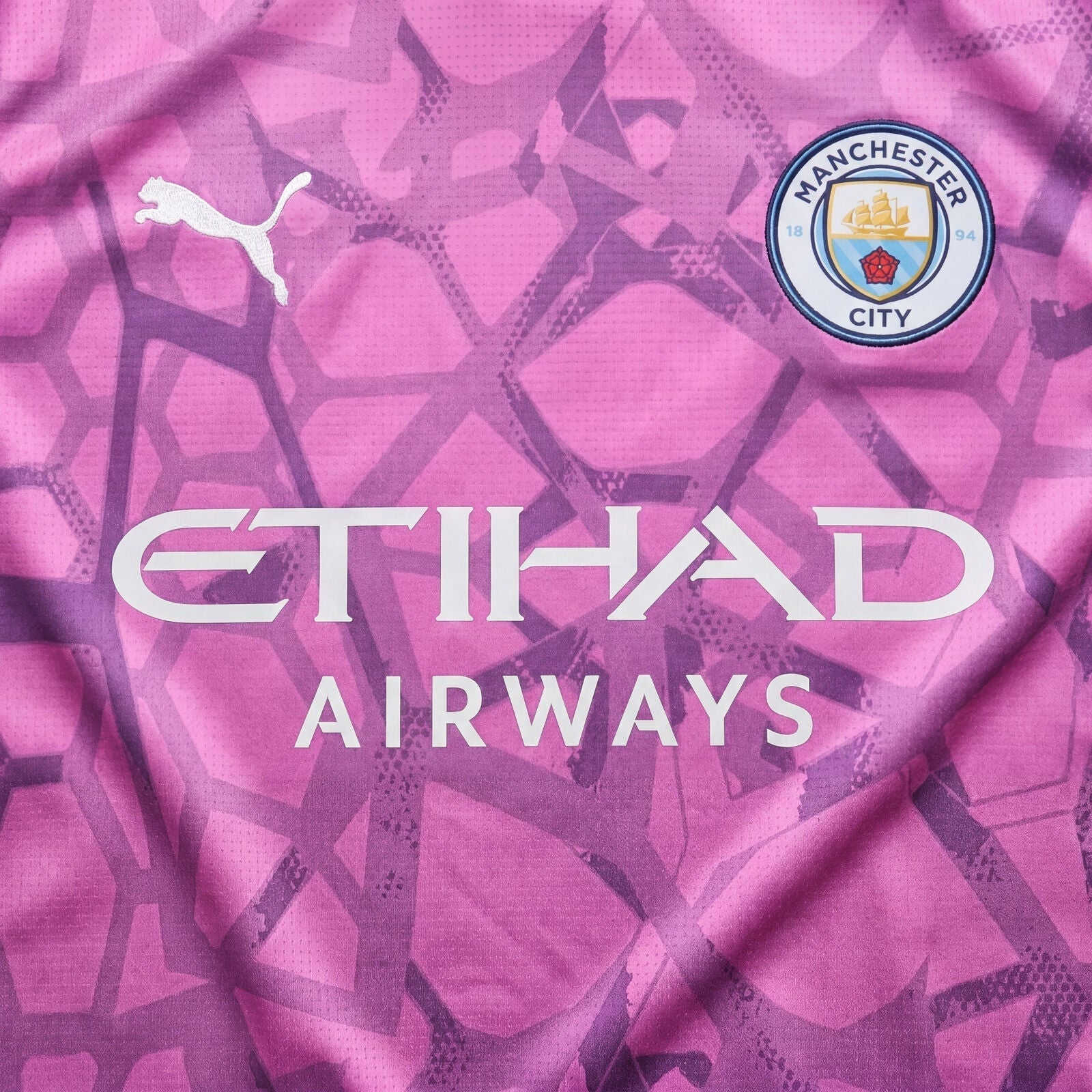 Manchester City 26/27 Goalkeeper Pink Jersey - crest and sponsor detail
