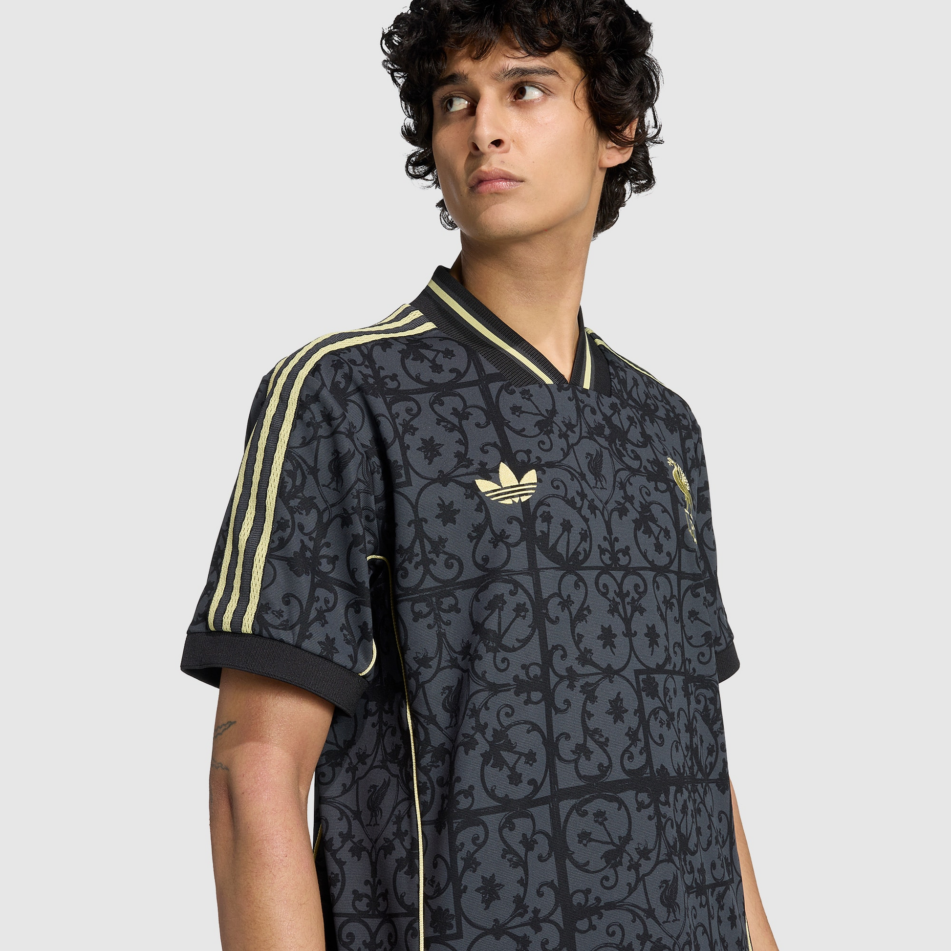 Liverpool 25/26 Lifestyler Jersey - chest and crest detail
