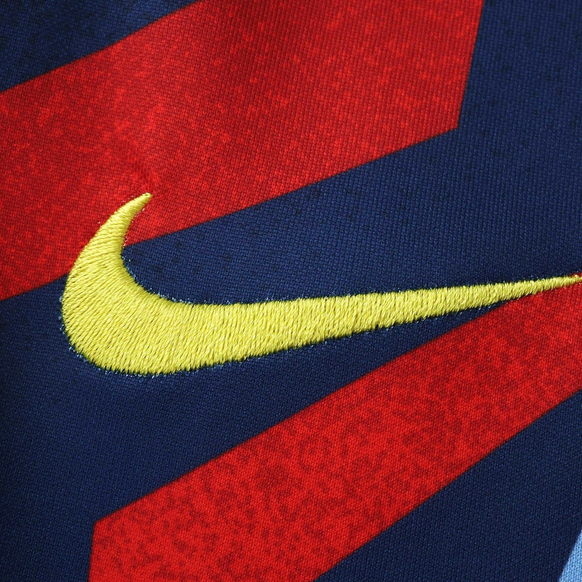 Barcelona 25/26 Pre Match Fourth Jersey - crest detail