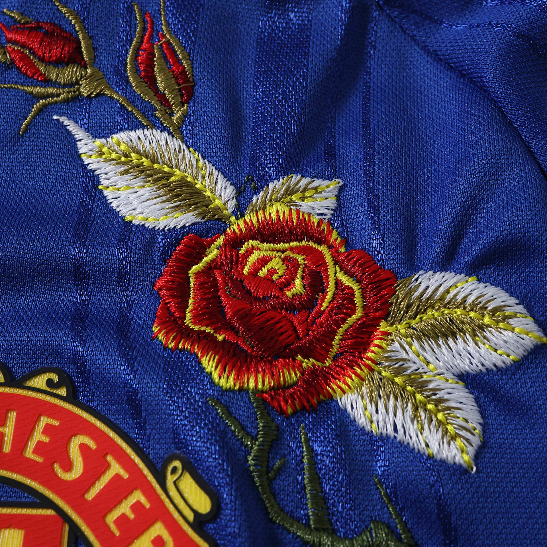 Manchester United 26/27 Away Embroidered Player Jersey - rose embroidery detail