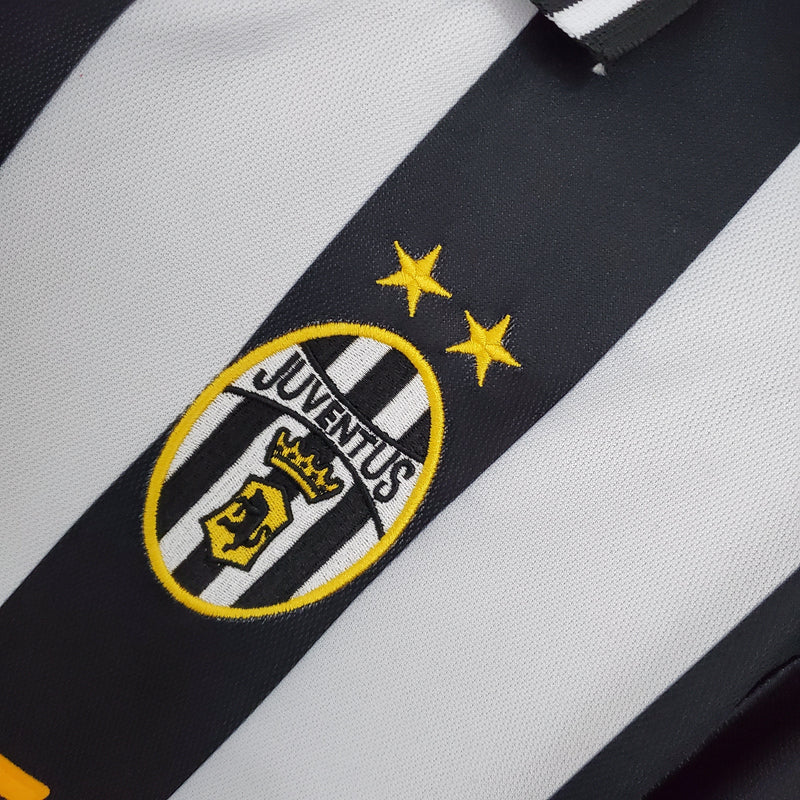 Juventus Home Shirt 01/02 - Retro Version