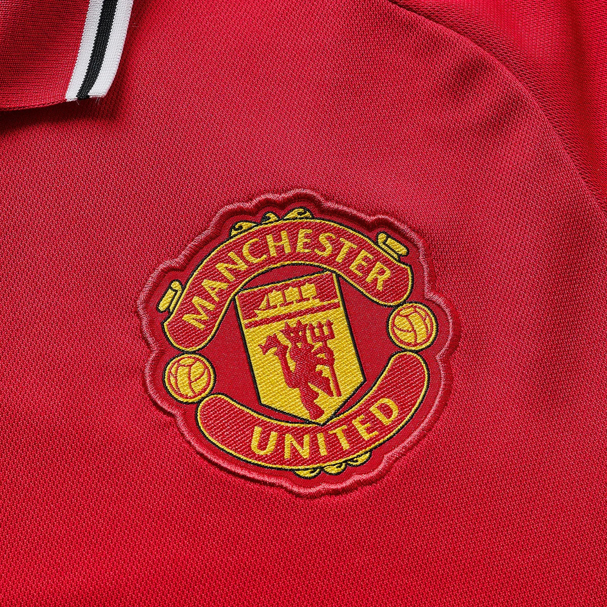 Manchester United 26/27 Home Long Sleeve Jersey - crest detail