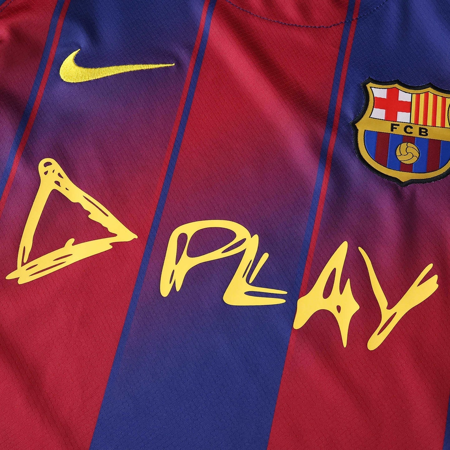 Barcelona 25/26 Home Kids Kit Ed Sheeran - Play logo detail
