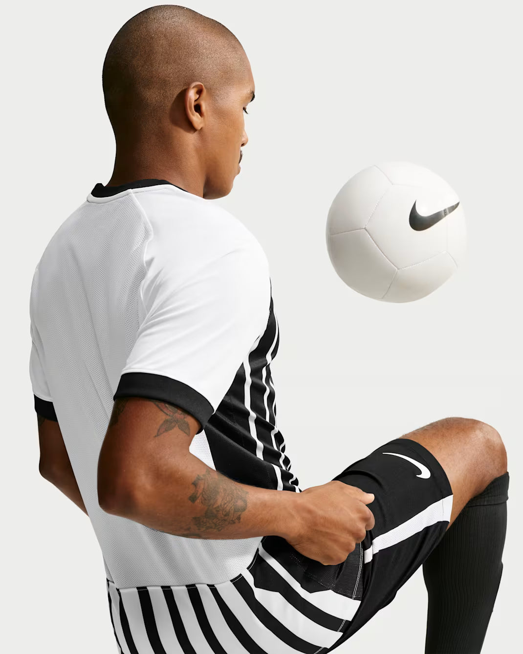Besiktas 26/27 Away Jersey - worn by model back