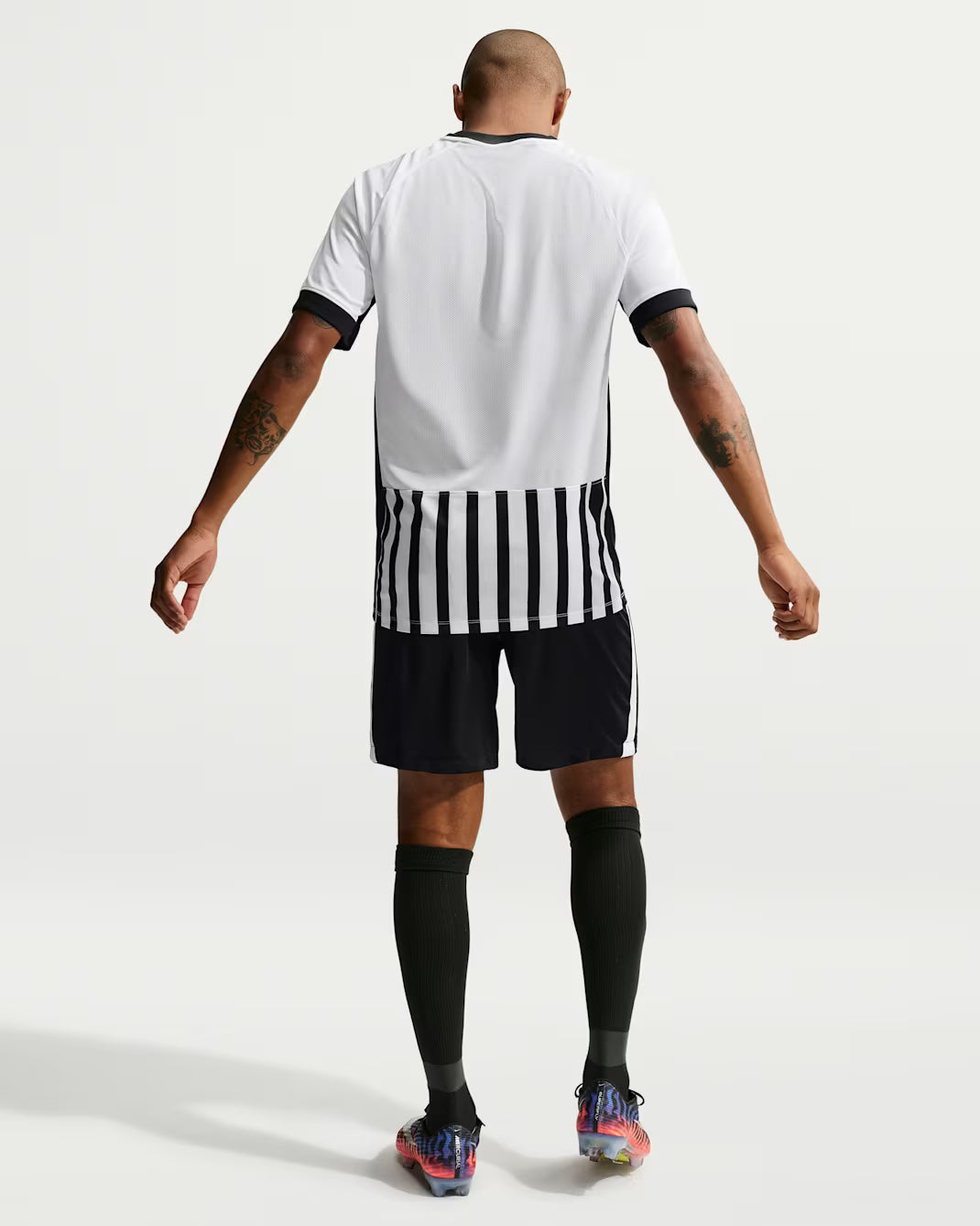 Besiktas 26/27 Away Jersey - worn by model full kit back