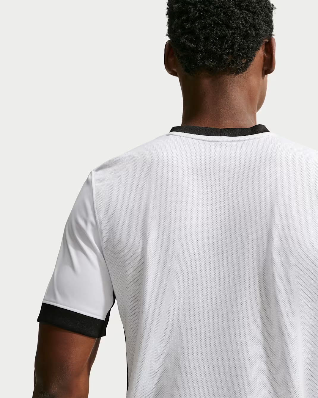 Besiktas 26/27 Home Jersey - collar and shoulder detail