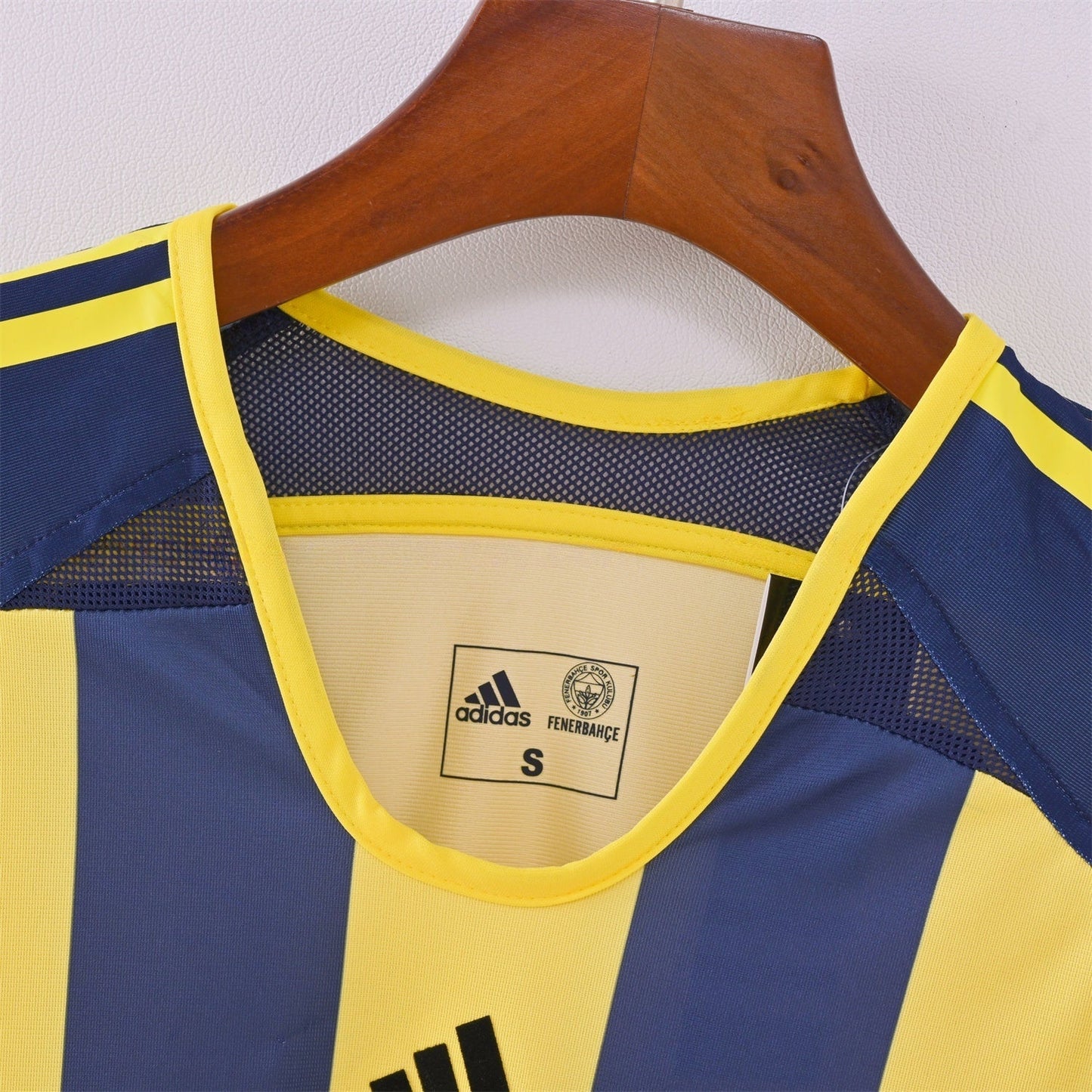 Fenerbahce 05/06 Home Retro Jersey - collar and inner size label detail