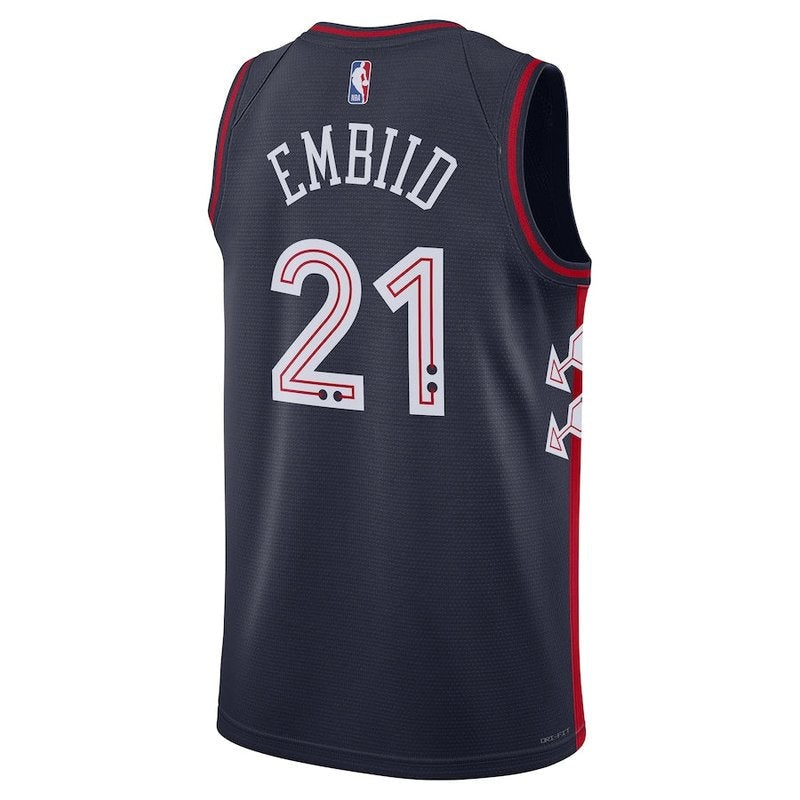 Camisa NBA Joel Embiid Philadelphia 76ers Unissex 23/24 - Azul Marinho - Edição City 