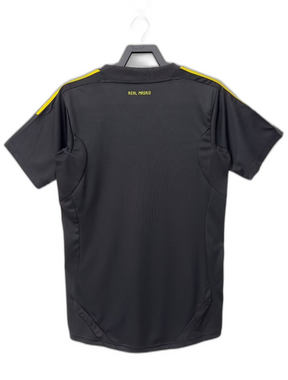 Camisa de goleiro preta do Real Madrid 11/12 - versão retrô